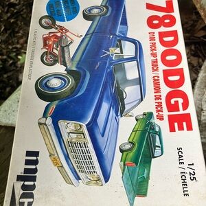 Vintage 78 edition model kit w mini bike included